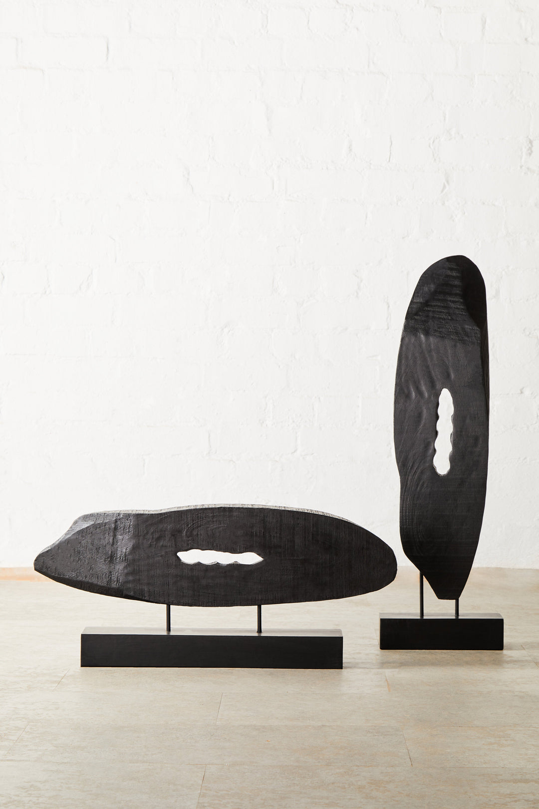 Fidel Rustic Vertical Black Mango Wood Sculpture