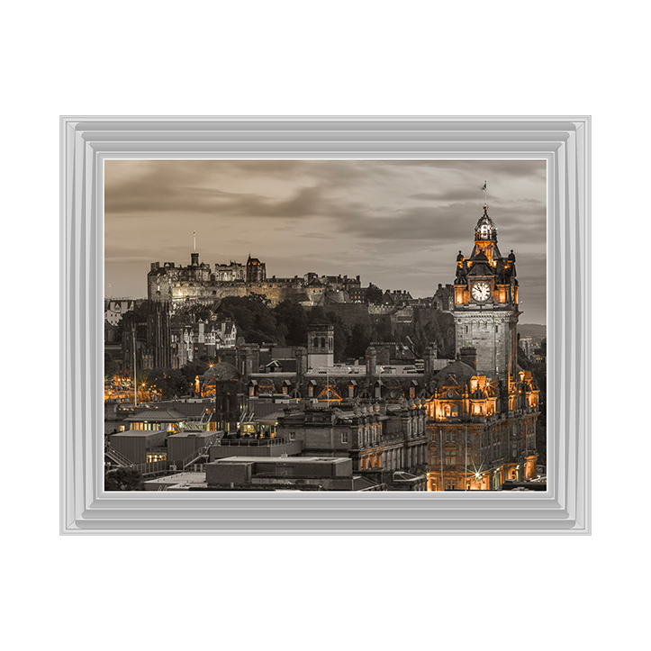 CY013 Edinburgh Castle and The Balmoral Hotel