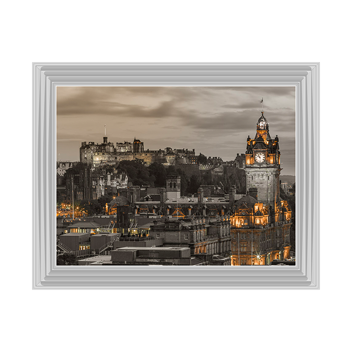 CY013 Edinburgh Castle and The Balmoral Hotel