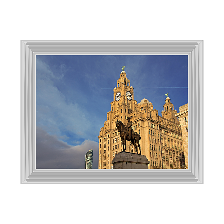 CY032 Royal Liver Building in Liverpool UK