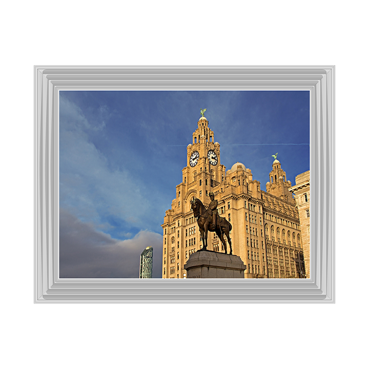 CY032 Royal Liver Building in Liverpool UK