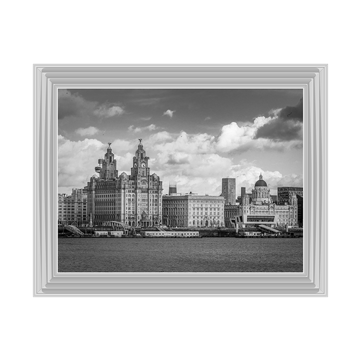 CY036 Liverpool city skyline across the River Mersey