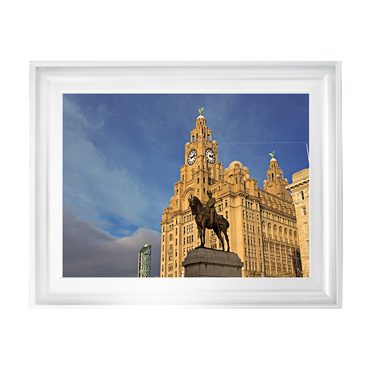 CY032 Royal Liver Building in Liverpool UK