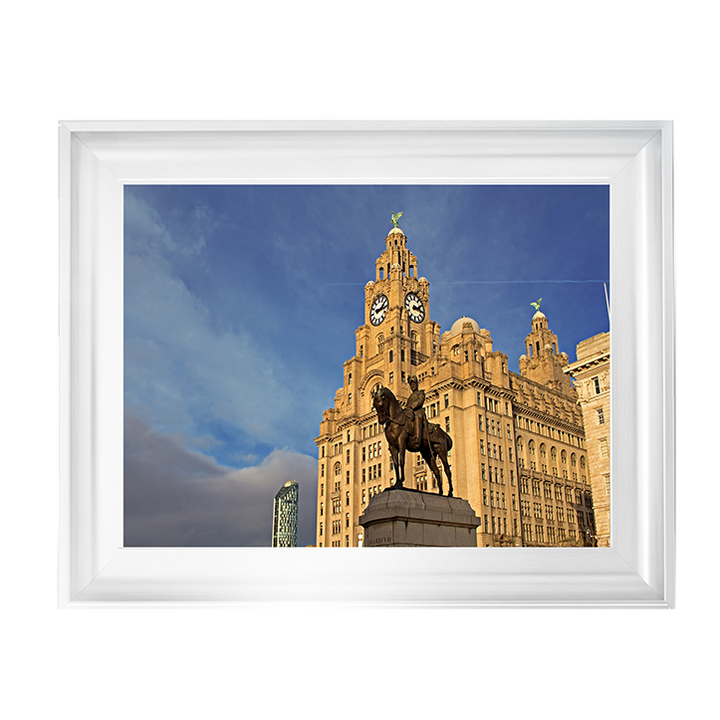 CY032 Royal Liver Building in Liverpool UK