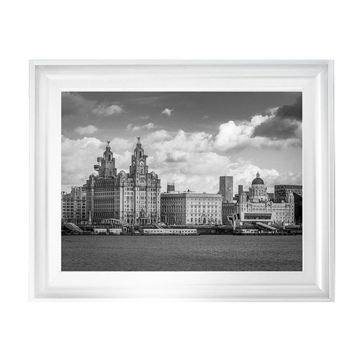 CY036 Liverpool city skyline across the River Mersey