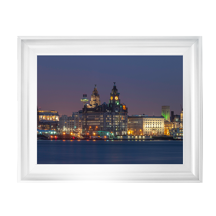 CY043 Liverpool city skyline across the River Mersey