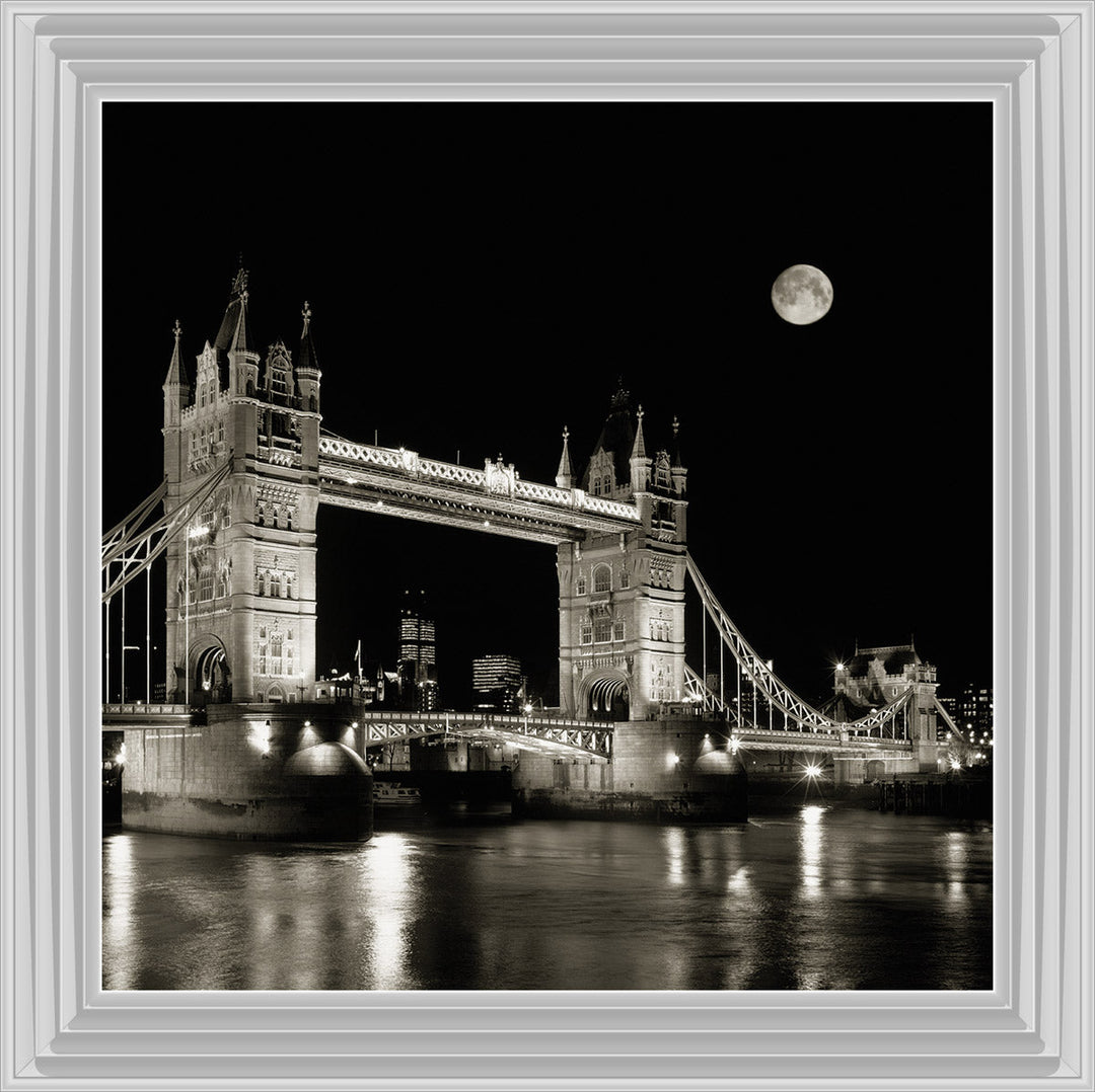 17610 Tower Bridge, London