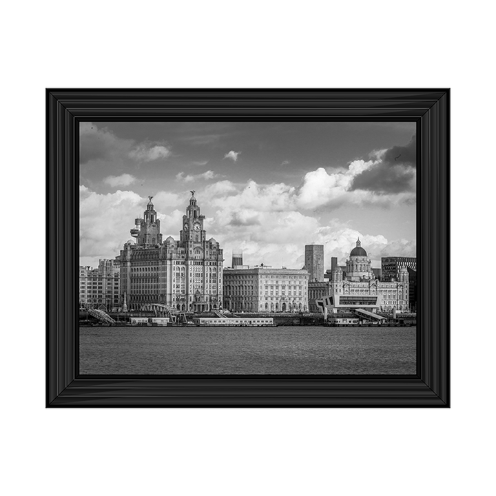 CY036 Liverpool city skyline across the River Mersey