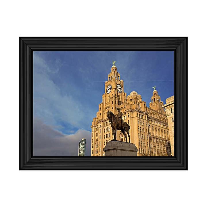 CY032 Royal Liver Building in Liverpool UK