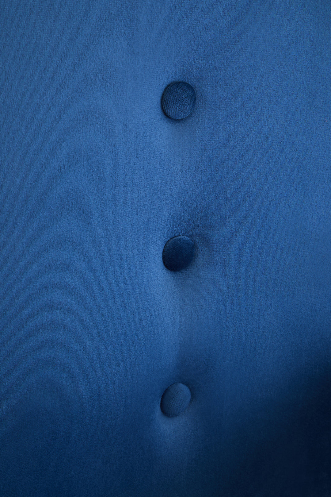 Loretta Button-Tufted Velvet Chair – Midnight Blue