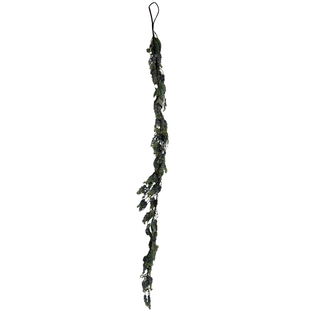 Winter-Garland-With-Eucalyptus-And-Lambs-Ear