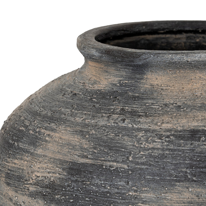 Stable & Sculptural: The Marra Squat Vase