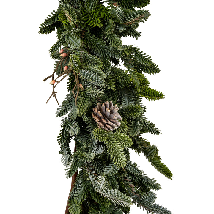 Woodland-Pine-Garland-With-Pinecones