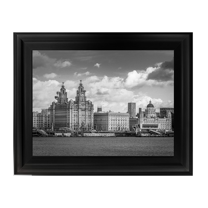 CY036 Liverpool city skyline across the River Mersey