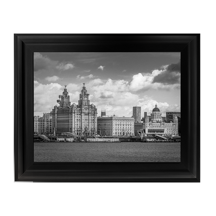 CY036 Liverpool city skyline across the River Mersey