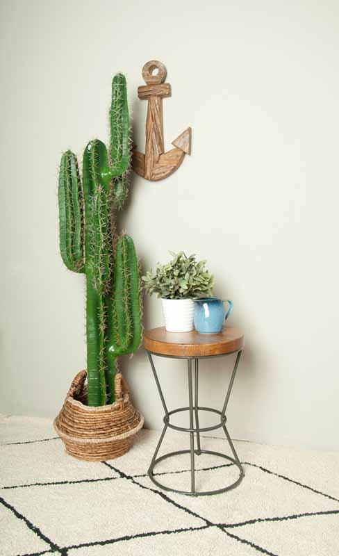 Nythis Stool