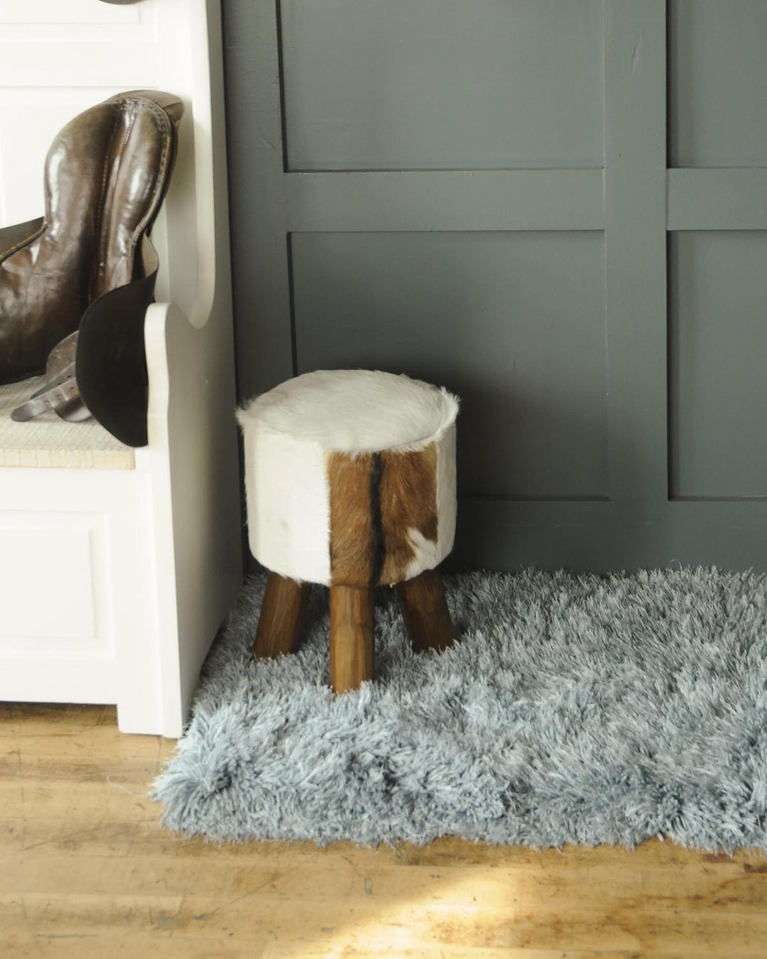 Tervin Round Stool