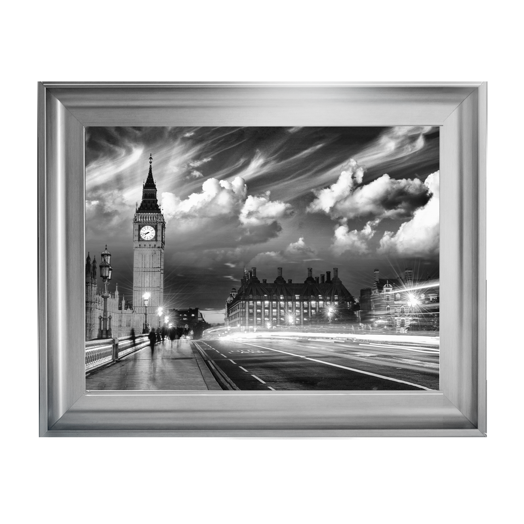 London's blinding lights (Black and White)