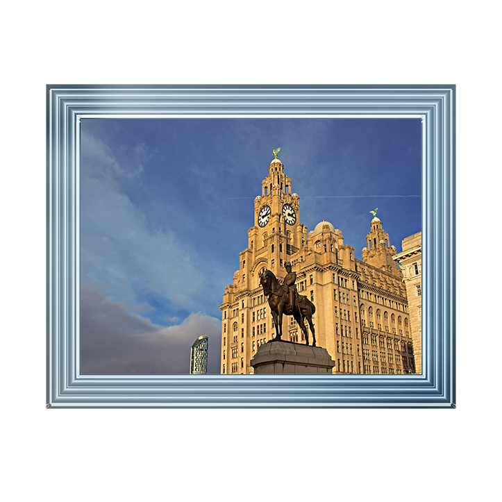 CY032 Royal Liver Building in Liverpool UK