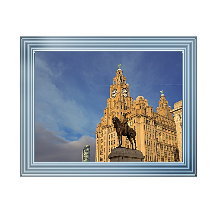 CY032 Royal Liver Building in Liverpool UK