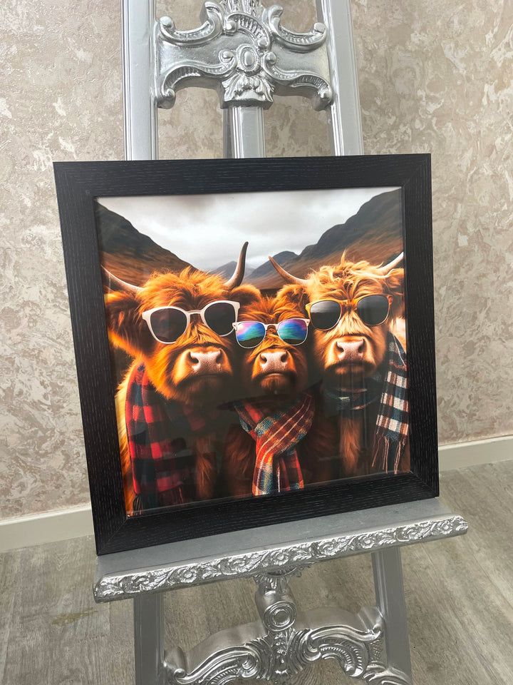 AN1355 Highland cows with tartan scarf ||