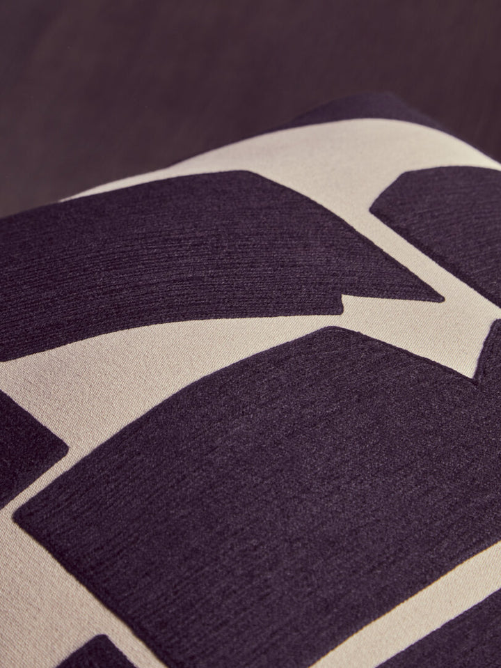 Oakridge Ozella Floor Cushion – Natural & Black