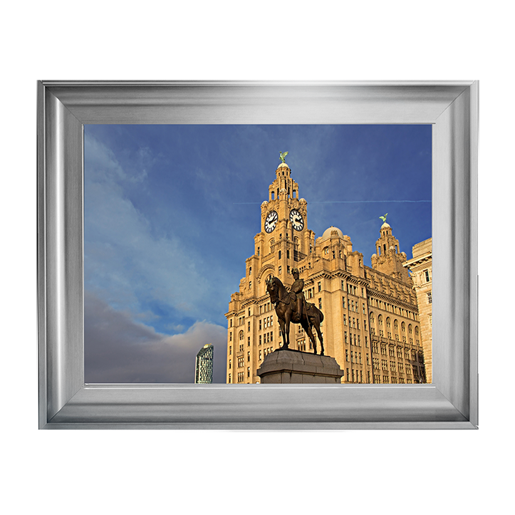 CY032 Royal Liver Building in Liverpool UK