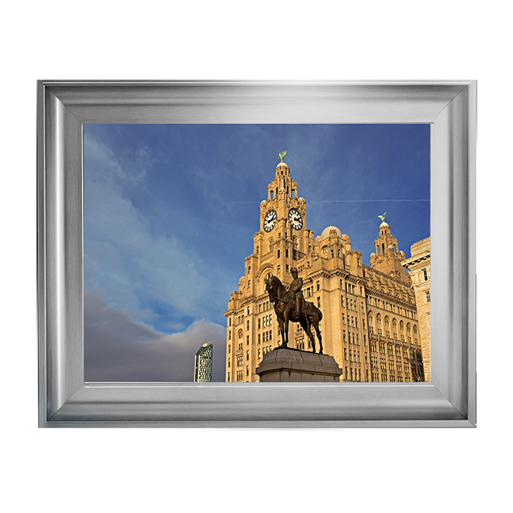 CY032 Royal Liver Building in Liverpool UK