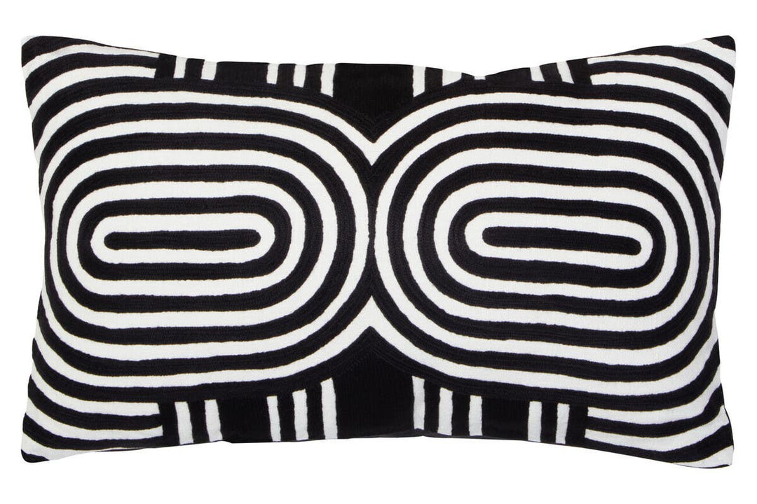 White Cushion Oakridge And Black Ozella
