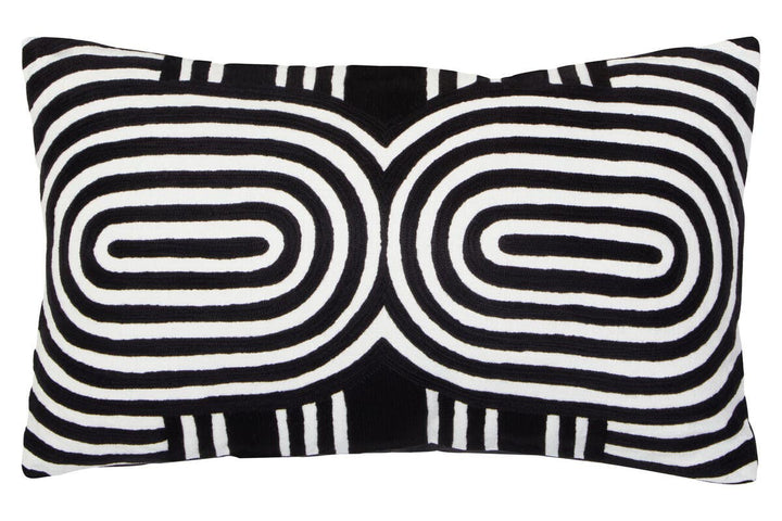 White Cushion Oakridge And Black Ozella