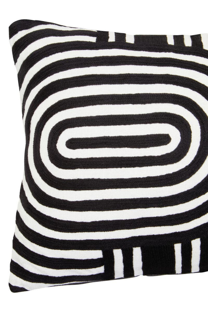 White Cushion Oakridge And Black Ozella
