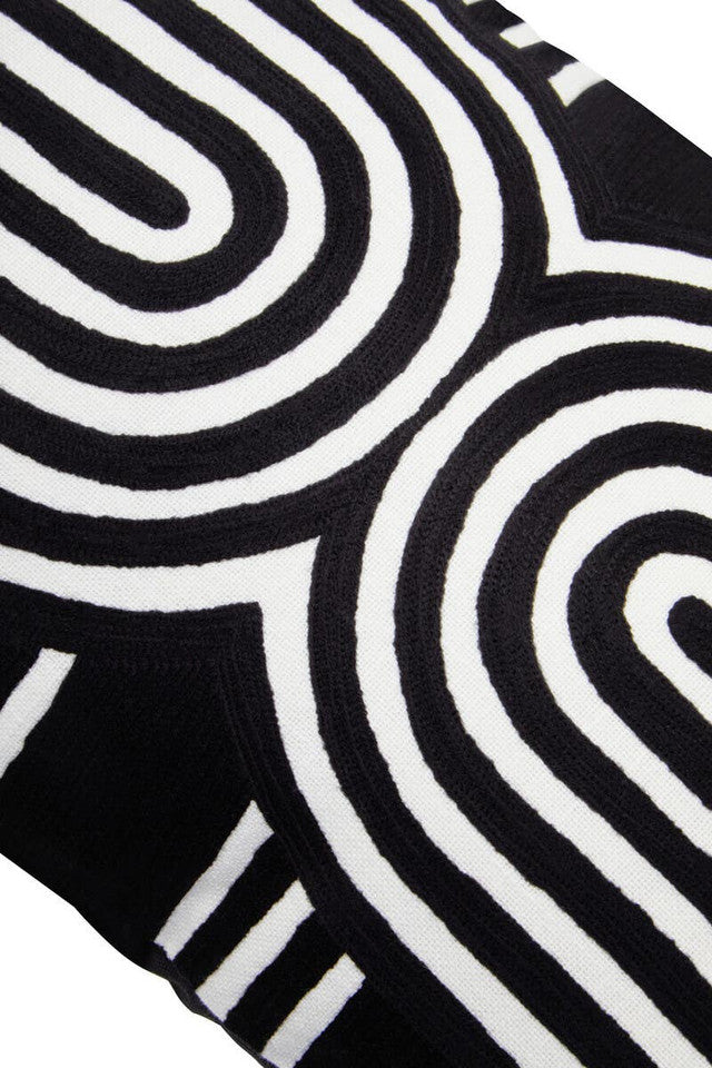White Cushion Oakridge And Black Ozella