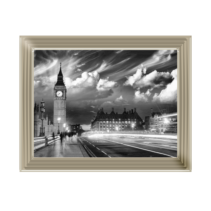 London's blinding lights (Black and White)