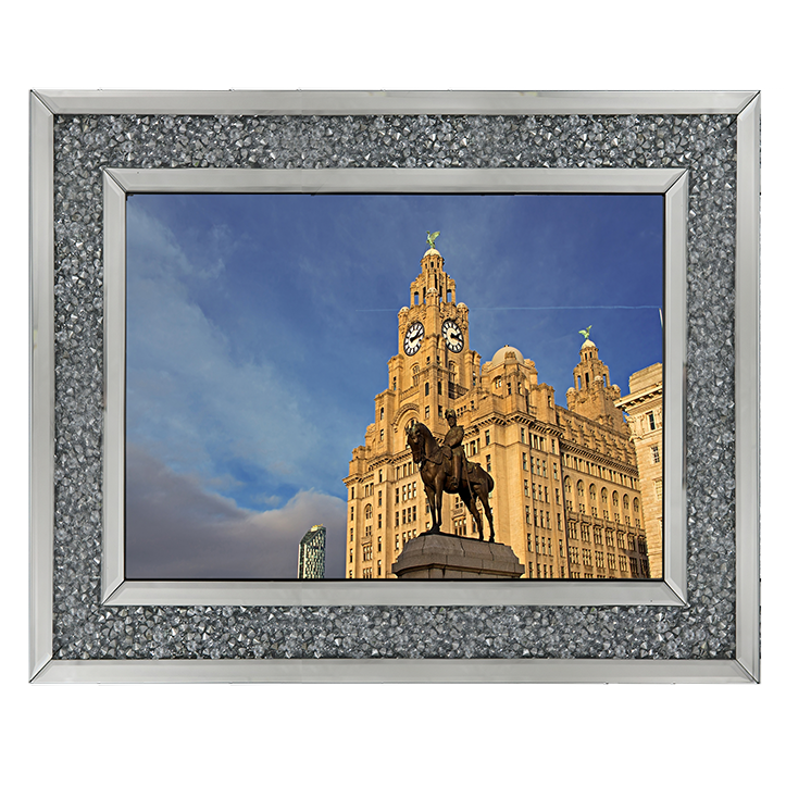CY032 Royal Liver Building in Liverpool UK