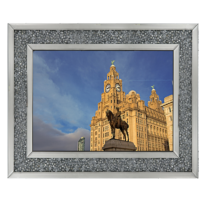 CY032 Royal Liver Building in Liverpool UK