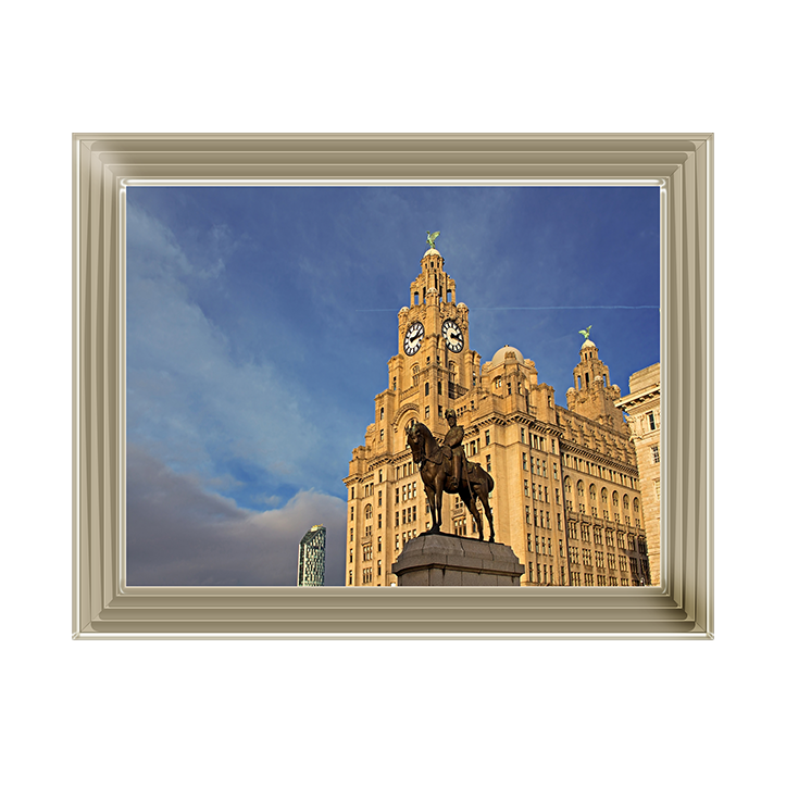 CY032 Royal Liver Building in Liverpool UK
