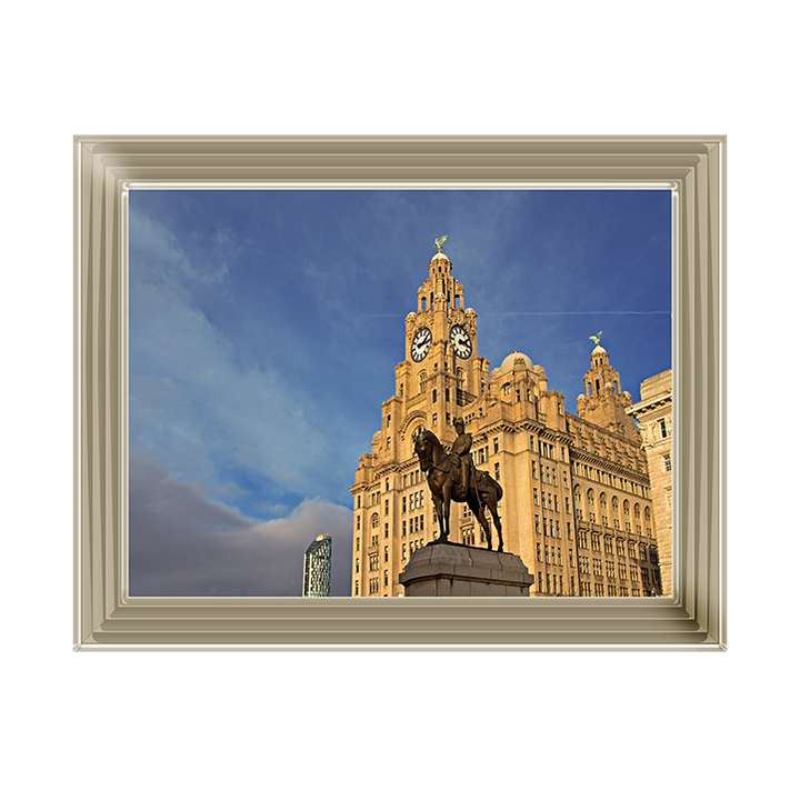 CY032 Royal Liver Building in Liverpool UK