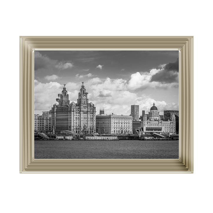 CY036 Liverpool city skyline across the River Mersey