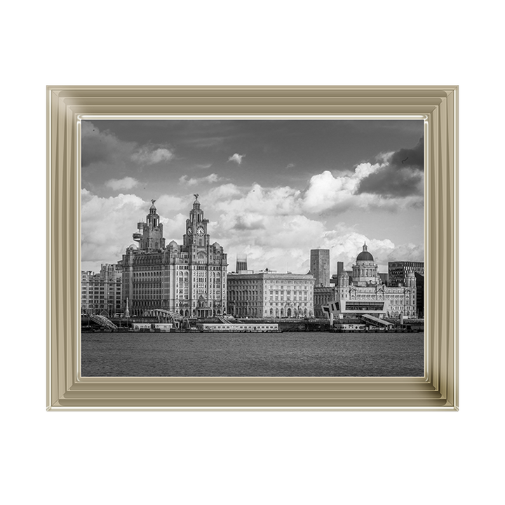 CY036 Liverpool city skyline across the River Mersey
