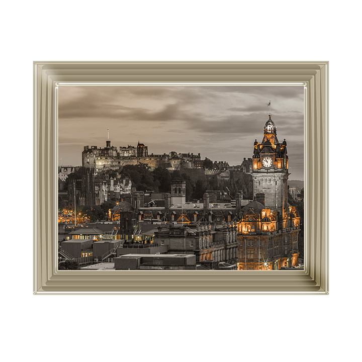 CY013 Edinburgh Castle and The Balmoral Hotel