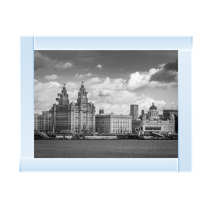 CY036 Liverpool city skyline across the River Mersey