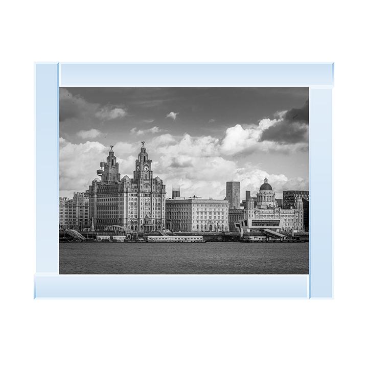 CY036 Liverpool city skyline across the River Mersey