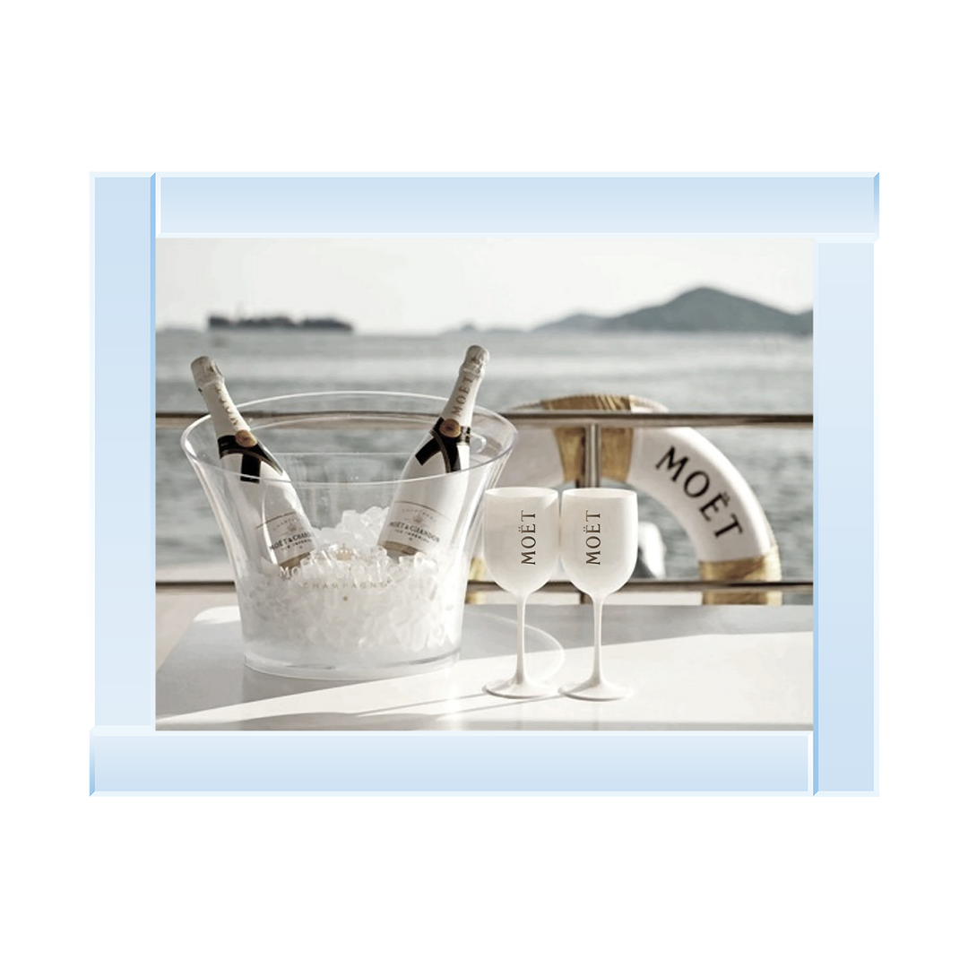 Moet at sea