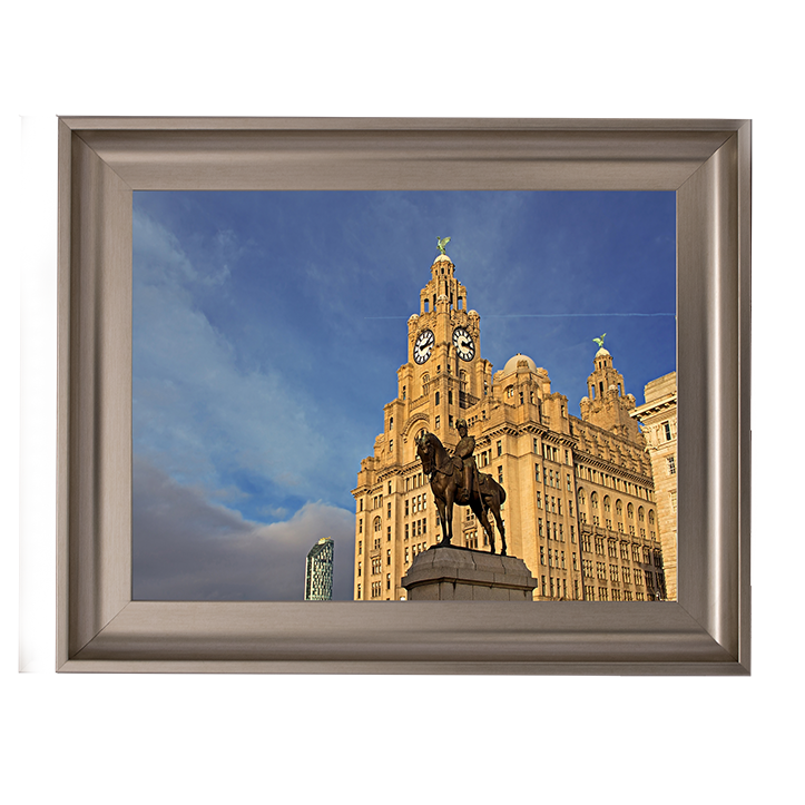 CY032 Royal Liver Building in Liverpool UK