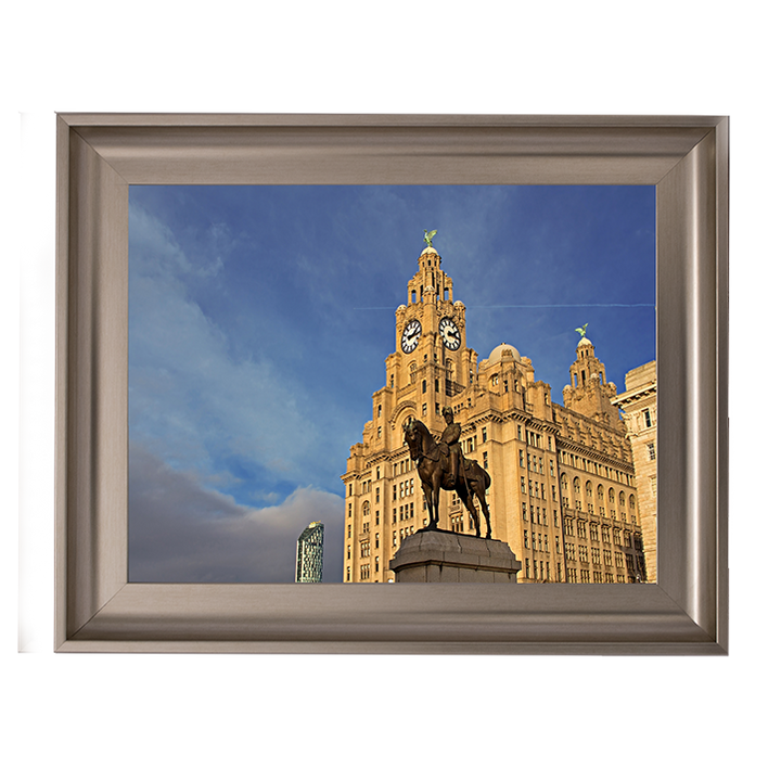 CY032 Royal Liver Building in Liverpool UK