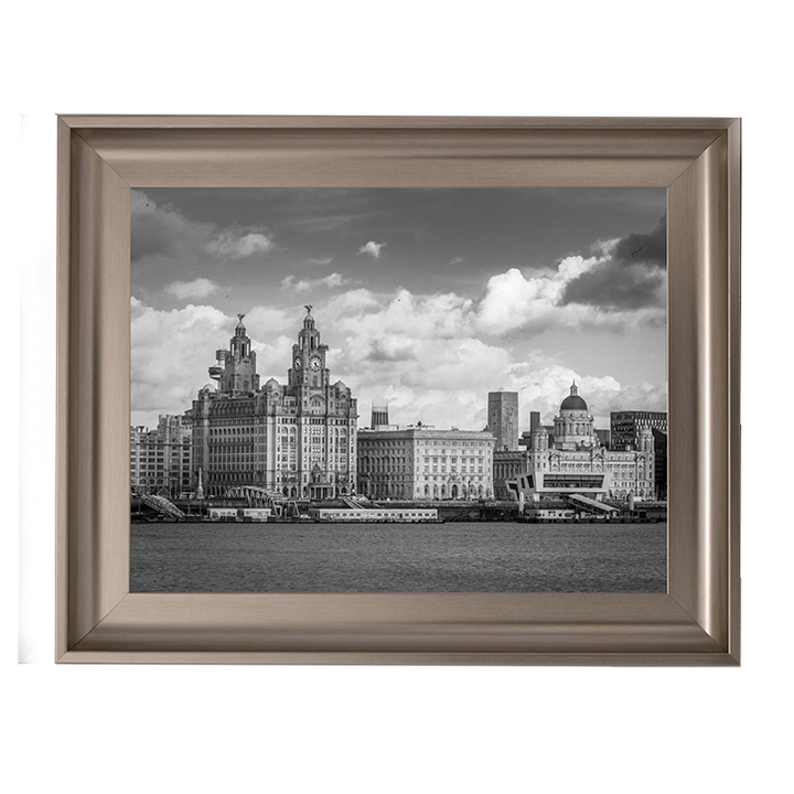 CY036 Liverpool city skyline across the River Mersey