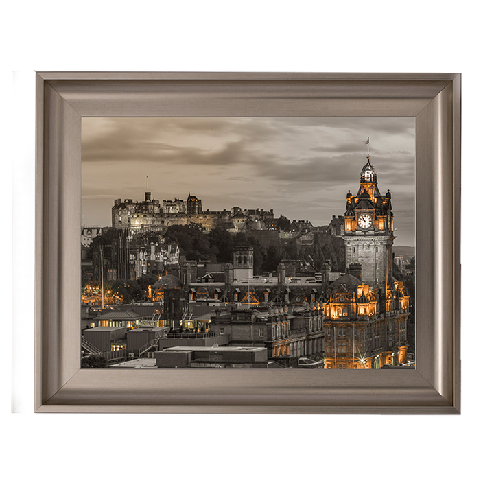 CY013 Edinburgh Castle and The Balmoral Hotel