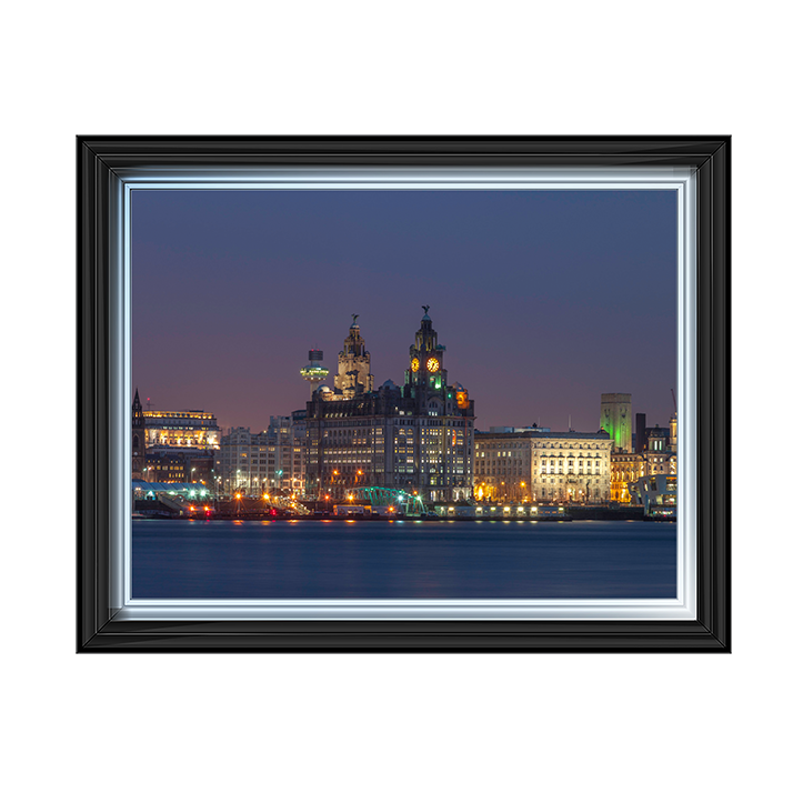 CY043 Liverpool city skyline across the River Mersey
