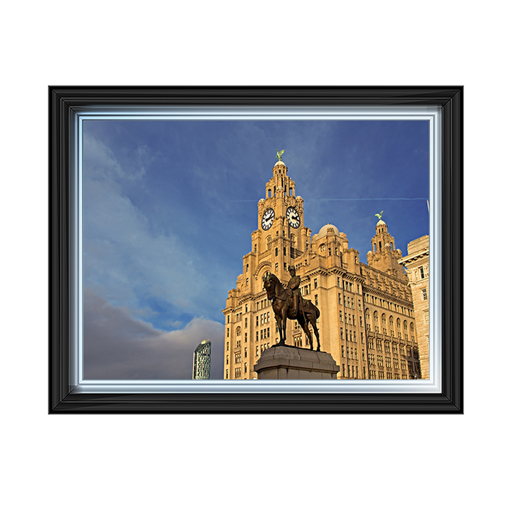 CY032 Royal Liver Building in Liverpool UK