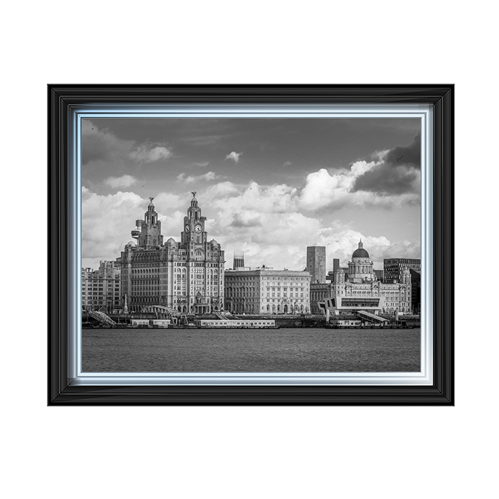 CY036 Liverpool city skyline across the River Mersey